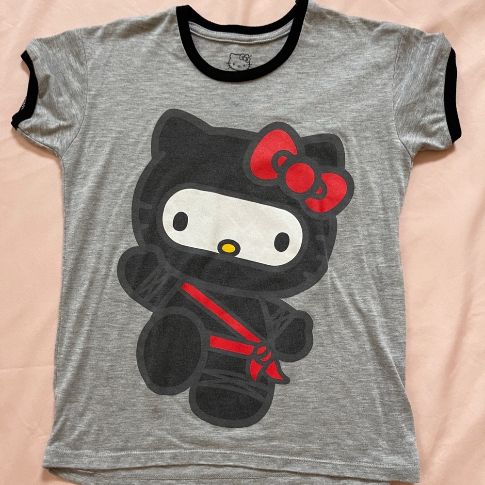 Spy Museum Hello Kitty Ninja T-shirt Size XS